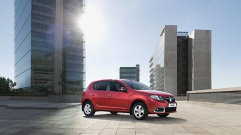 Компания Renault снизила цены на Sandero и Logan в России